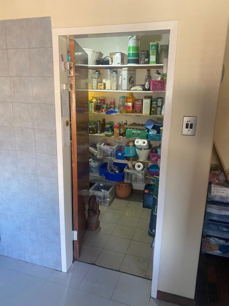 5 Bedroom Property for Sale in Ladybrand Free State